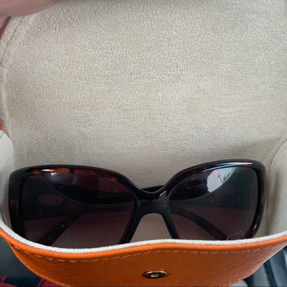 SOLD Tory Burch sunglasses case - Picture 3 of 7
